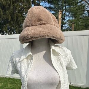 Faux fur bucket hat